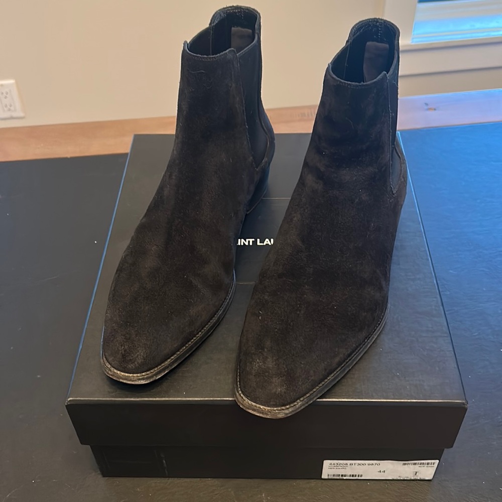 Selling my size 44 (US 11) Yves Saint Lauren (YSL) Wyatt Chelsea boots in Black